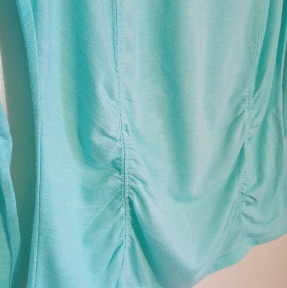 Marika Tek turquoise ruched long sleeve work out top women's size medium - Picture 4 of 8